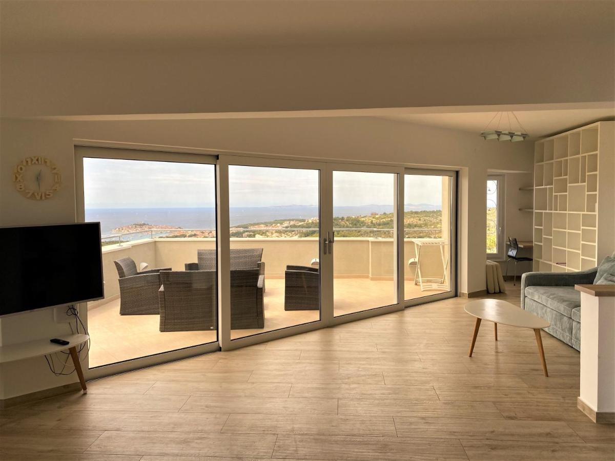 Apartments Carpe Diem Примоштен Экстерьер фото