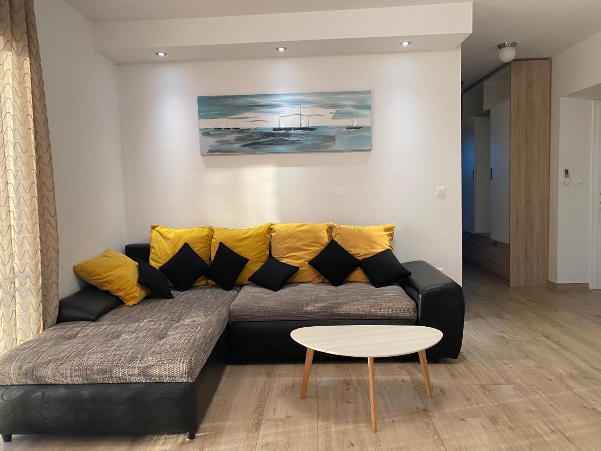 Apartments Carpe Diem Примоштен Экстерьер фото