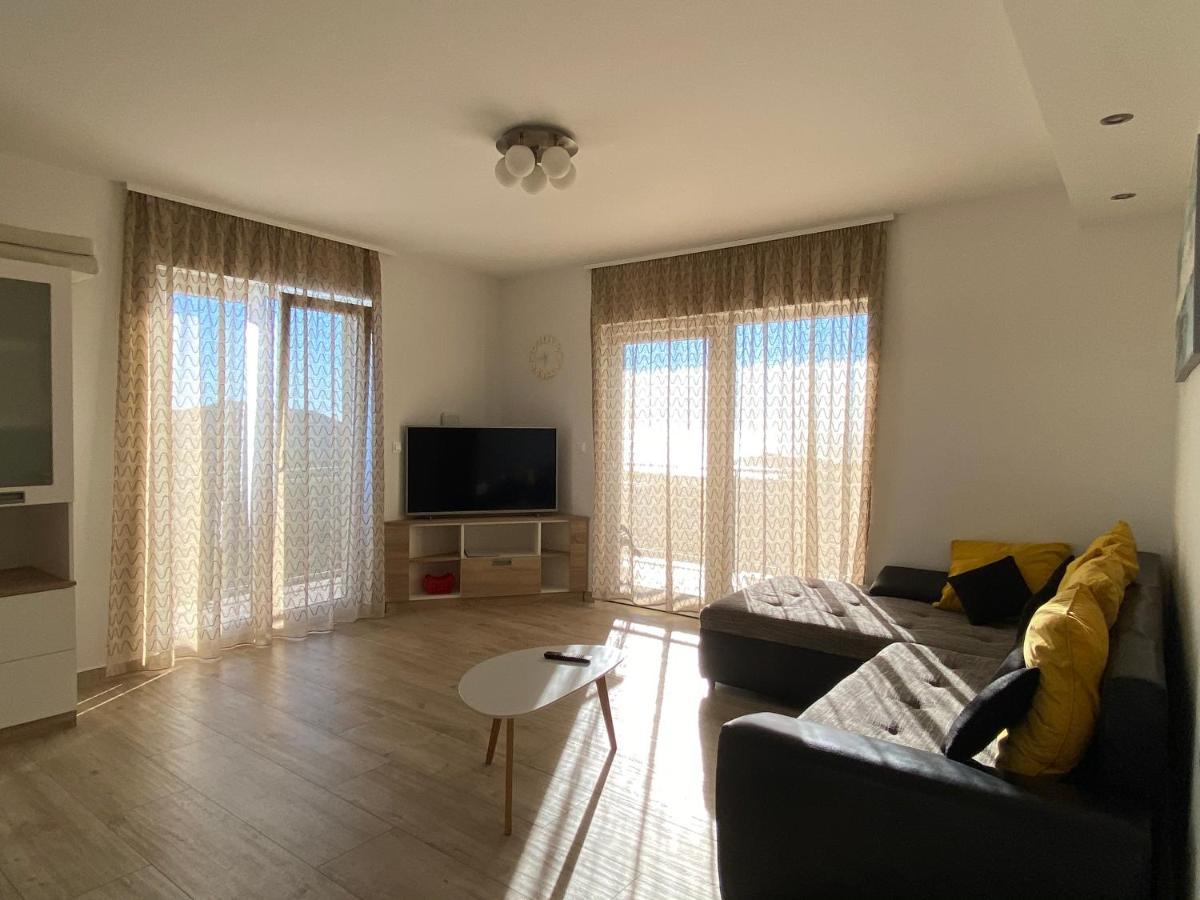 Apartments Carpe Diem Примоштен Экстерьер фото