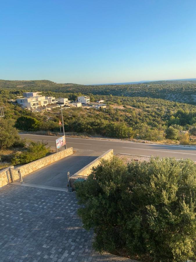 Apartments Carpe Diem Примоштен Экстерьер фото