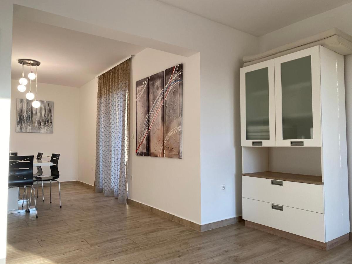 Apartments Carpe Diem Примоштен Экстерьер фото