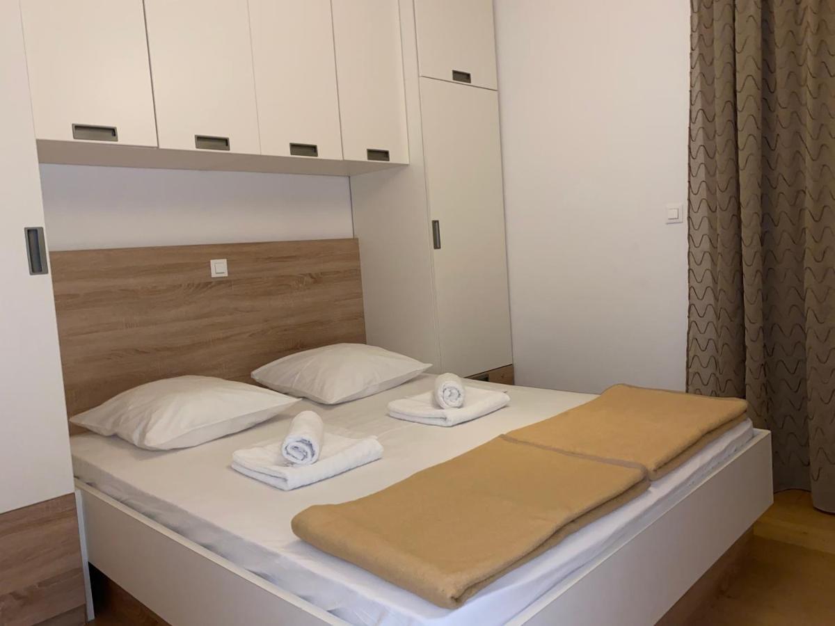 Apartments Carpe Diem Примоштен Экстерьер фото
