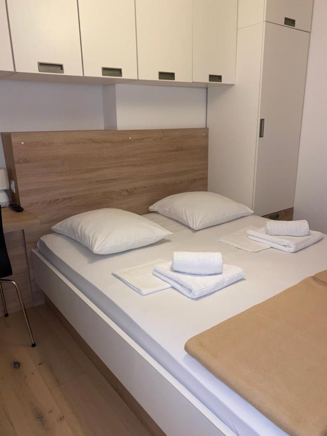 Apartments Carpe Diem Примоштен Экстерьер фото