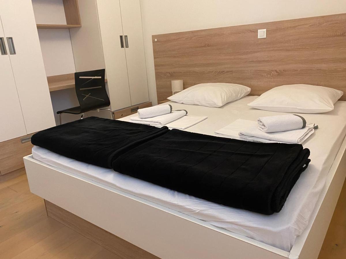 Apartments Carpe Diem Примоштен Экстерьер фото