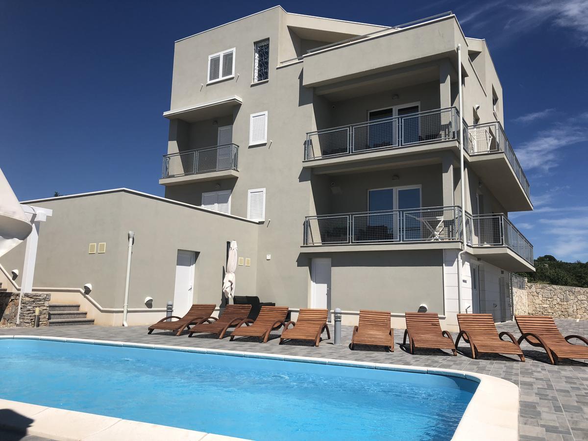Apartments Carpe Diem Примоштен Экстерьер фото